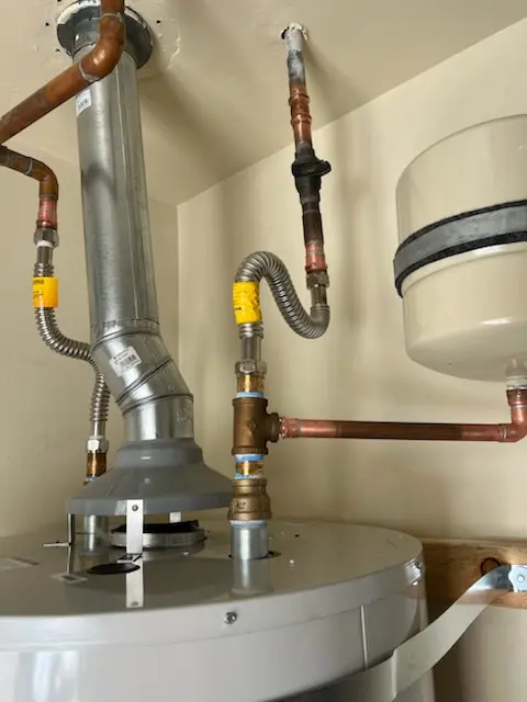 Water heater installation and plumbing repair in Lee Park